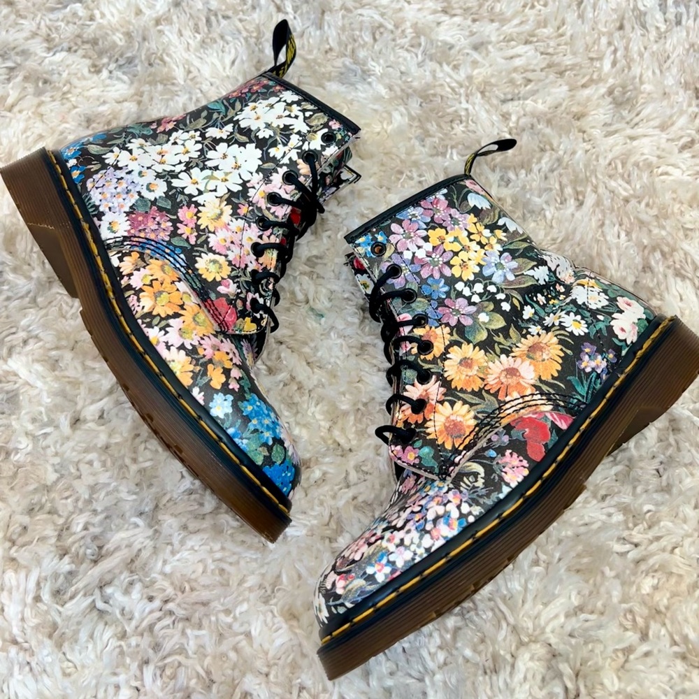 RARE Vintage 90s Doc Martens Sienna Miller Floral Boots / UK Sz 8 / US Sz 10